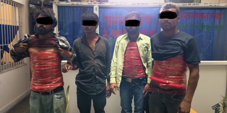 वीरगन्जको शङ्कराचार्य गेटबाट ६ किलो गाँजासहित चार भारतीय नागरिक पक्राउ