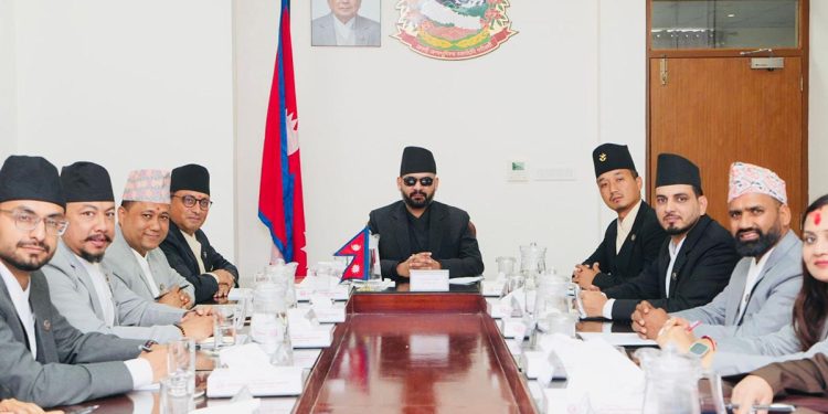 प्रधानमन्त्री बालेनद्वारा मन्त्रिपरिषद्को आकस्मिक बैठक आह्वान, गृहमन्त्रीको अनुगमन कार्यक्रम स्थगित