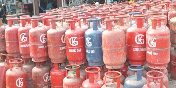 आगामी सोमबारदेखि बजारमा १४.२ किलोकै पूर्ण ग्यास सिलिन्डर उपलब्ध हुने, व्यवसायीद्वारा सरकारी नीतिको अवज्ञा