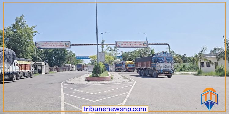 दुईबर्षदेखि भारतीय कस्टमद्वारा नेपालतर्फ भन्सारमा बिहानै गाडी छोड्न अटेर