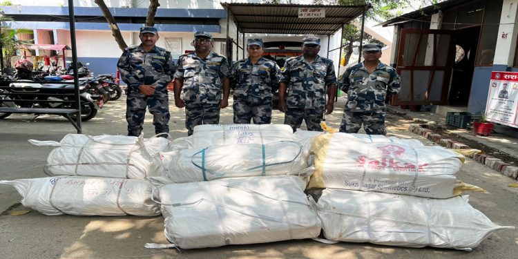 वीरगंजमा सशस्त्रको सक्रियता: १४ लाखको कपडा र किराना सामान बरामद