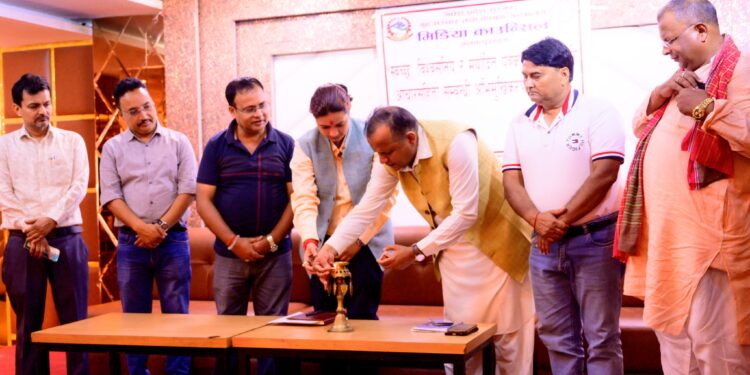 सञ्चार क्षेत्रलाई संकुचित बनाएर लोकतन्त्रलाई कमजोर बनाउने षड्यन्त्र भईरहेको छ : पूर्वमूख्यमन्त्री राउत