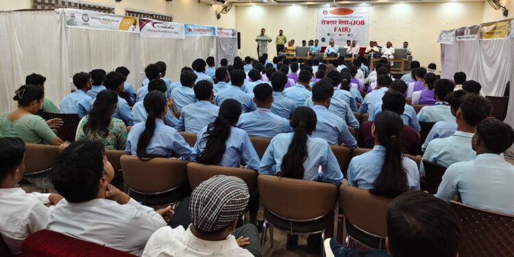 वीरगन्जमा पहिलो पटक आयोजना गरिएको नमूना रोजगार मेलामा २० जना रोजगारीका लागि छनोट