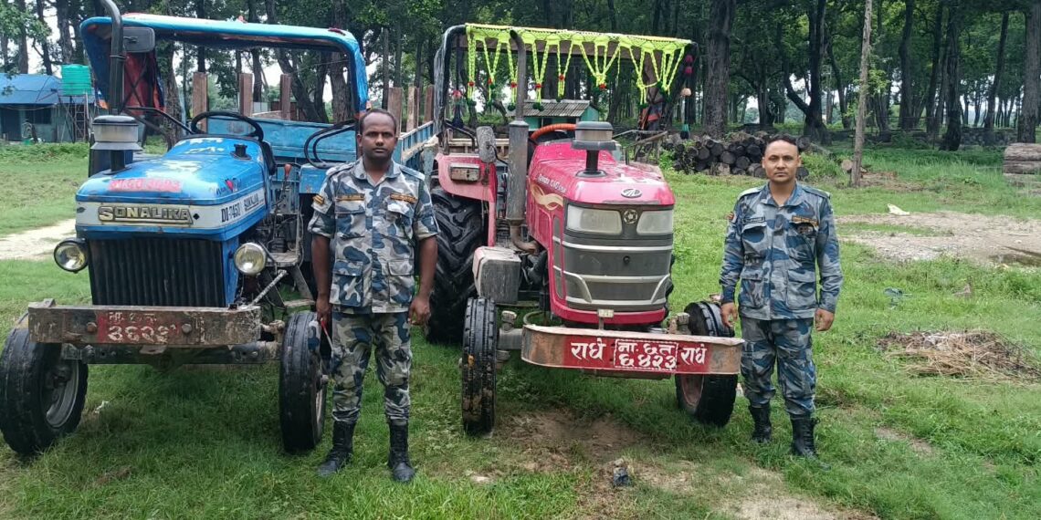 सबैया साझेदारी वन क्षेत्रमा अवैध बालुवा उत्खनन, २ ट्याक्टरसहित २ चालक पक्राउ