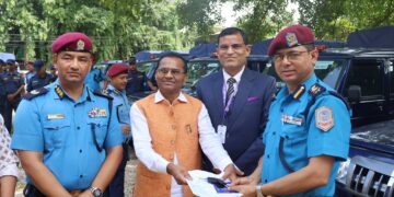 मधेस प्रदेश सरकारका गृहमन्त्री महतोद्वारा प्रहरीलाई १२ सवारी साधन हस्तान्तरण