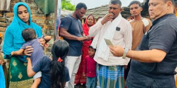 भोटेकोशी बाढीमा बेपत्ता वीरगंज–२७ का दुई परिवारलाई मेयर सिंहको भेट
