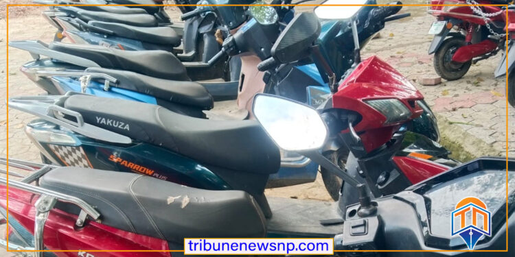 अवैध रूपमा भित्र्याइएका १० वटा इलेक्ट्रिक स्कुटर पर्सा प्रहरीको नियन्त्रणमा